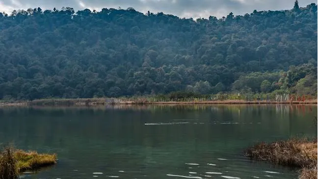 Khecheopalri Lake